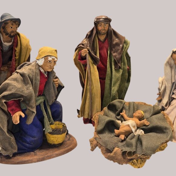 Beautiful, hand-crafted, 8-piece, fabric mache nativity scene - Picture 1 of 8